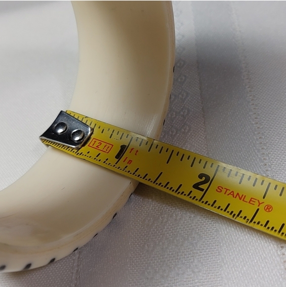 🔴 Vintage Black and White Resin Bangle - Picture 7 of 7